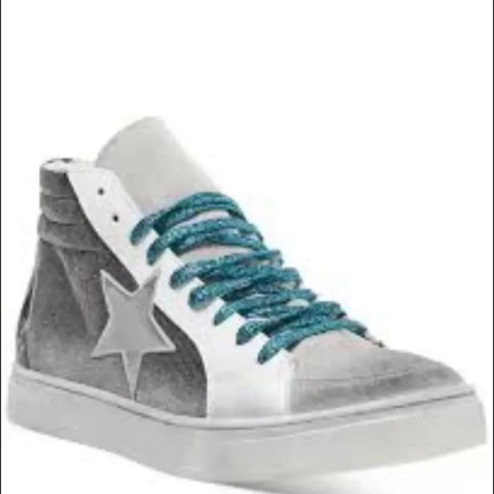 BRAND NEW STEVEN BY STEVEN MADDEN REISS HIGH-TOP SNEAKERS with TEAL LACES